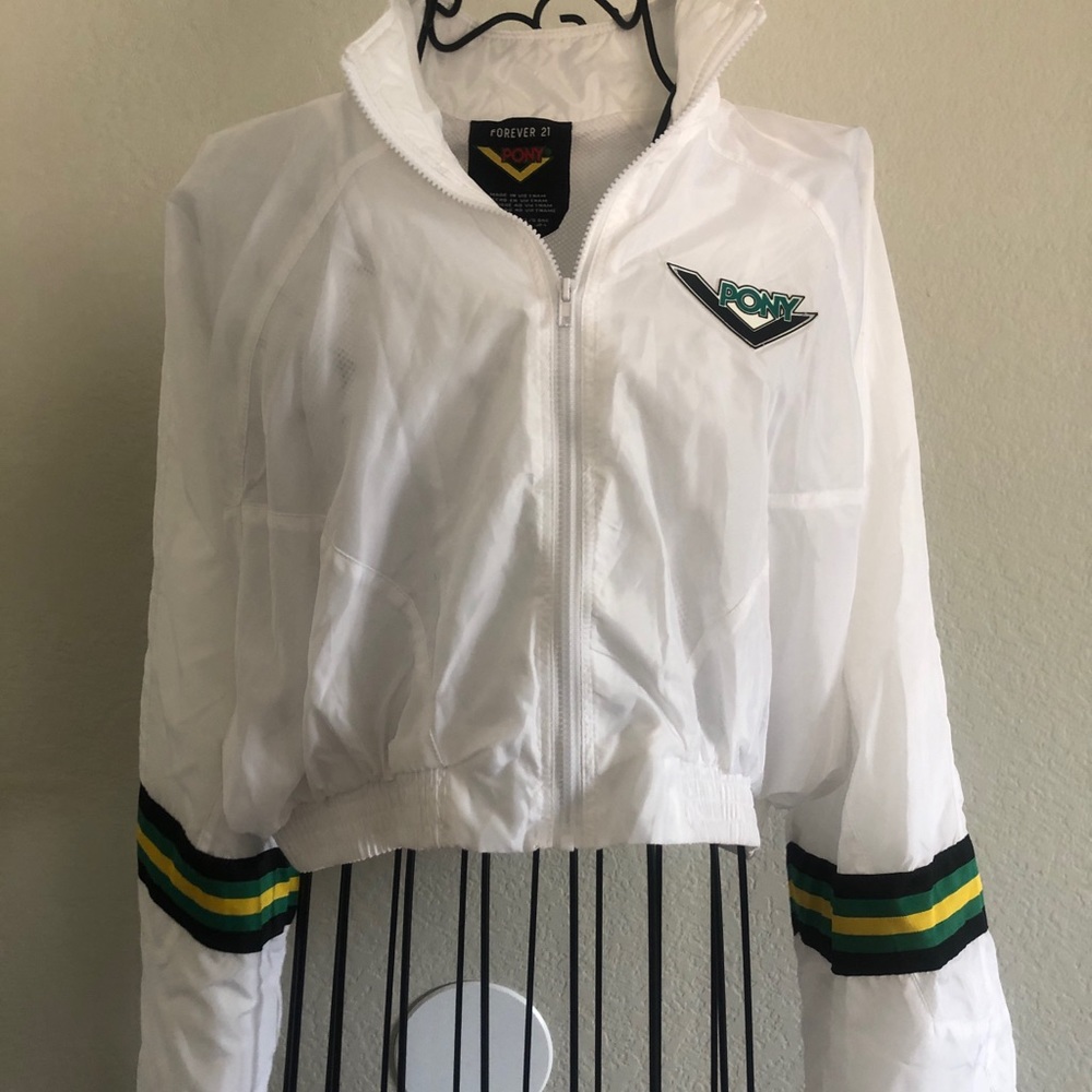 Pony wind breaker crop